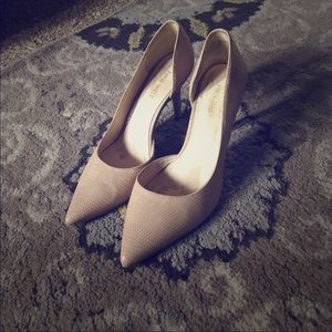 Nude pumps